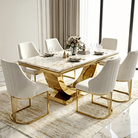 Ensemble de table à manger moderne de luxe avec plateau en marbre et base en acier inoxydable doré, chaises de salle à manger en velours pour la maison, l'hôtel ou la villa