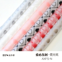 Papier d'emballage en gros, jetable, double face, en PE, écologique, imperméable, translucide, en forme de cœur, à motif grille de lancement