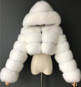 Cappotto da <span class=keywords><strong>Donna</strong></span> di Lusso in Finta Pelliccia di Volpe, Piumino <span class=keywords><strong>Corto</strong></span> con Cappuccio e Maniche Lunghe in Pelliccia Sintetica - Product Image 3