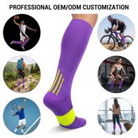 Chaussettes de compression graduée en nylon et élasthanne 20-30 mmHg personnalisées en gros pour stabilisation musculaire, course à pied, cyclisme, football