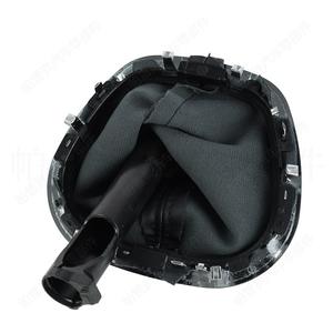 Housse anti-poussière Renault Traffic III CLH71108290 en ABS pour levier de vitesse et frein à main 2014-2019 - Product Image 1