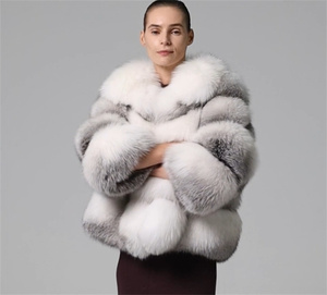 Di alta qualità elegante donna artica <span class=keywords><strong>volpe</strong></span> corta corta spessa e calda <span class=keywords><strong>volpe</strong></span> argento cappotto invernale da corsa - Product Image 1