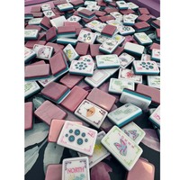 Mahjong Akrilik Tiga Lapis Warna Pink Cyan 160 Ubin Pola Kipas Bambu Oriental Set Permainan Mewah untuk Wanita Pasokan Grosir untuk Pengecer