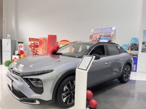 Dongfeng Citroën Versailles C5X 1.6T Édition Enjoy 2024, consommation de carburant de 6,44 L/100 km, berline spacieuse pour les affaires - Product Image 3