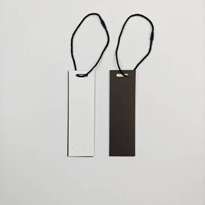 Étiquettes suspendues et étiquettes en papier de luxe personnalisées avec logo en relief, prix d'usine, pour chaussures et vêtements, finition brillante écologique - Product Image 2