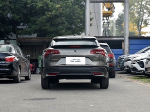 Citroën Versailles C5 X, grande hauteur au sol, grand espace de chargement, élégant SUV break français - Product Image 4