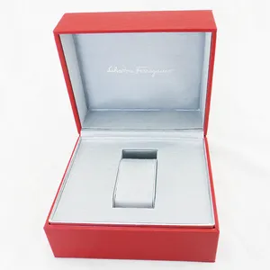 Individuelles Logo rechteckige Form rote Kunstleder-Armbanduhr hölzerne Geschenkverpackungsbox mit Kissen für Damen