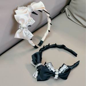 ที่คาดผมสไตล์มินิมอลแบบฝรั่งเศส ประดับเพชร ดีไซน์แบบมีซี่หวี ช่วยจัดทรงผมอย่างสวยงาม สำหรับผู้หญิง - Product Image 2