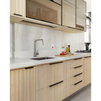 Meuble de cuisine modulaire personnalisé CBMmart en bois avec plan de travail en stratifié/résine, design moderne pour la construction de maisons