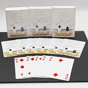 Jeu de cartes à jouer en papier personnalisé imprimé en gros, fabricant OEM de cartes de <span class=keywords><strong>poker</strong></span> personnalisées pour cadeaux de fête de casino - Product Image 1