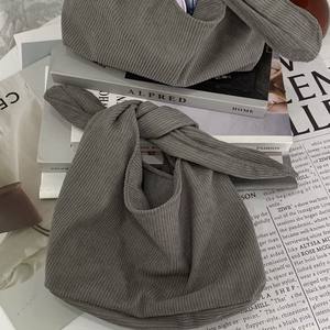 Sac à main portable gris style nœud en tissu doux, pochette de poignet en coton pour cosmétiques et téléphones, sacs fourre-tout - Product Image 1