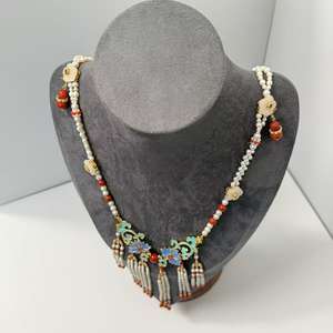 قلادة خانقة على الطراز الصيني من سبائك المعادن الثمينة مع سلسلة فيجارو عصرية وشرابة من العقيق للنساء كهدية - Product Image 1