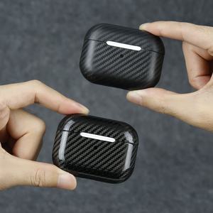 Étui de protection pour écouteurs sans fil TWS en fibre de <span class=keywords><strong>carbone</strong></span> avec logo personnalisé noir compatible avec les <span class=keywords><strong>Airpods</strong></span> Gen 4 3 2 - Product Image 3