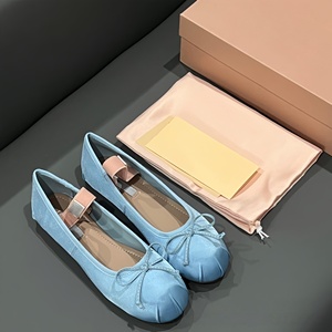 Zapatos Planos de Mujer MIU Otoño 2025, Diseño de Ballet con Punta Redonda, Bordado con Cinta en Terciopelo, Diseño de Lujo Personalizado - Product Image 6
