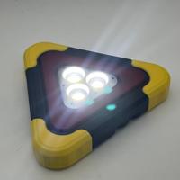 Lampe d'avertissement triangulaire LED avec recharge USB et solaire pour la sécurité automobile en cas d'urgence