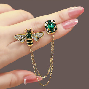 Broche de borla Little Bee, estilo retro y distintivo, con cadena, flor de esmeralda, tipo broche de solapa para traje, accesorios - Product Image 1