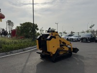 Mini-chargeuse compacte sur chenilles à double alimentation, moteur diesel EPA EURO5, force de rupture de 5,5 kN, machine de construction