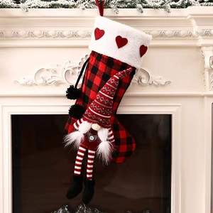TC Wholesale Christmas Supplies - Chaussettes de Noël en velours à carreaux pour la décoration de la maison, ornement de fête, cadeau pour enfant, chaussette de Noël - Product Image 5