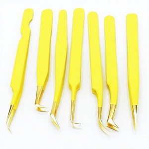 Juego de pinzas para extensión de pestañas de acero inoxidable con punta de oro de 24k y mango con recubrimiento en polvo amarillo. - Product Image 6