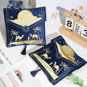 ซองกำมะหยี่ปักลายหรูหราสำหรับใส่ของชำร่วยงานแต่งงาน พร้อมพู่ห้อย  กระเป๋าใส่เครื่องประดับกำมะหยี่แบบมีฝาปิดสั่งทำพิเศษ - Product Image 1