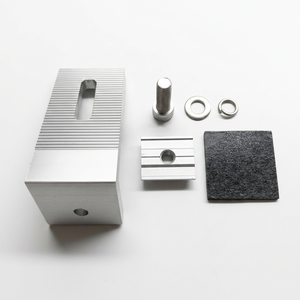 Kit de montage en L pour panneaux solaires en aluminium avec patins en caoutchouc et fixations en acier inoxydable pour l'installation de panneaux photovoltaïques sur toitures métalliques - Product Image 5