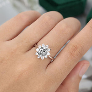 Anillo de Moissanita, Plata 925, Halo Vintage, Anillo de Compromiso para Mujer, Anillo de Compromiso Único con Moissanita Gris, Anillo de Flores Art Deco - Product Image 5