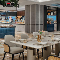 J2S Design de banquettes en bois modernes et luxueuses sur mesure, pour hôtels haut de gamme et restaurants, avec ensemble table et chaises, pour projets commerciaux
