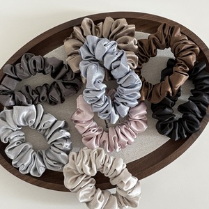 Nouvel arrivage <span class=keywords><strong>de</strong></span> chouchous élastiques pour femmes 7cm petit satin plissé petit grand chouchous haut élastique corde à nouer <span class=keywords><strong>queue</strong></span> <span class=keywords><strong>de</strong></span> <span class=keywords><strong>cheval</strong></span> - Product Image 2