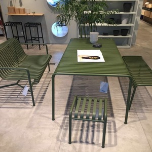 Conjunto de Muebles de Patio Minimalistas Modernos para Exteriores, Mesa y Sillas de Hierro Resistentes a la Intemperie para Balcón, Jardín, Cafeterías y Salones de Té - Product Image 1