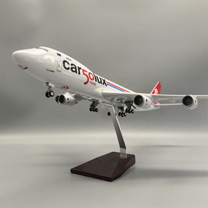 Modèle d'<span class=keywords><strong>avion</strong></span> en résine moulé sous pression Boeing B747-8F Cargolux à l'échelle 1/150 de 47 cm avec train d'atterrissage - Product Image 3