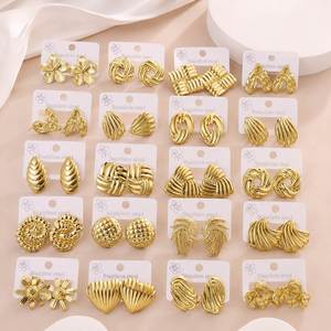 Boucles d'oreilles pendantes tendance en acier inoxydable plaqué or 18 carats, motif fleur style punk, finition brillante, cadeau pour femme, bijoux de mode - Product Image 1