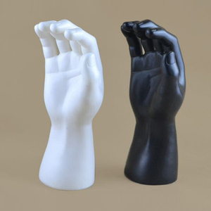 Mano di Manichino Maschile Realistica in Plastica per Esposizione di Guanti - Product Image 5
