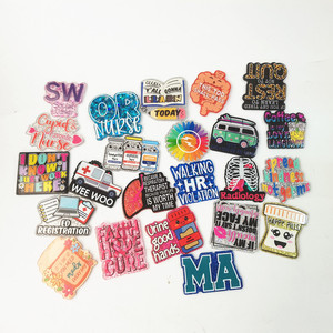 Accessoires infirmiers en acrylique, cœur rouge en acrylique, badge rétractable rose Scrub Life utérus seringue, journée des infirmières, <span class=keywords><strong>ambulance</strong></span>, porte-badge sans attache - Product Image 1