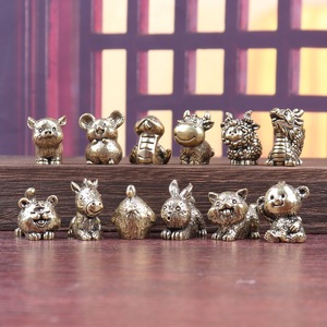 Ensemble en laiton pur, douze animaux du zodiaque, style dessin animé : Rat, Bœuf, Lapin, Tigre, Cheval, <span class=keywords><strong>Dragon</strong></span>, Serpent, Coq, Mouton, Chien, Cochon, Œuvre <span class=keywords><strong>d</strong></span>'art <span class=keywords><strong>d</strong></span>écorative - Product Image 1