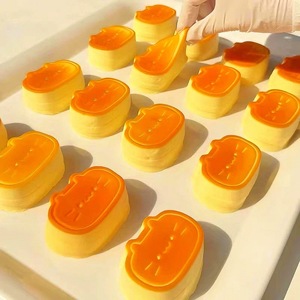 Jouet EVA coloré super amusant petit chaperon rouge avec fromage mi-cuit chat pincer cadeau suspendu de grande valeur idéal pour presser - Product Image 3