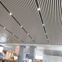 Fabricant Foshan de carreaux de plafond décoratifs linéaires en aluminium à bandes métalliques Produit de haute qualité