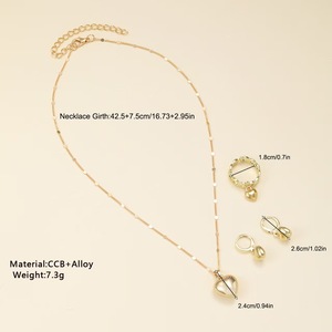 Juego de Joyería de 4 Piezas para Mujer, Chapado en Oro, Estilo Punk Simple, Collar con Corazón, Anillos, Aretes - Product Image 3