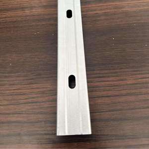 Rails métalliques de haute qualité en acier galvanisé, ignifuges, antirouille, haute résistance, pour systèmes de plafonds en plâtre et de cloisons sèches, et pour la fixation de profilés de plafond. - Product Image 4