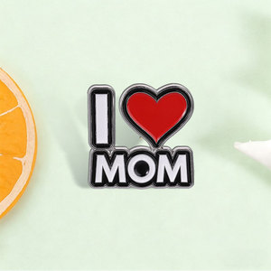 Pin Enamel Custom I Love Mom Hati Merah Lencana Logam Hadiah Hari Ibu Pin Kerah Kreatif untuk Ibu Perhiasan Fashion - Product Image 1