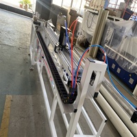 Machine de découpe servo haute vitesse, utilisée pour les lignes de production de profilés de portes et fenêtres en PVC/WPC et de tuyaux en plastique
