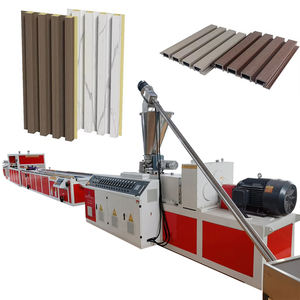 خط إنتاج ألواح WPC الأوتوماتيكي، آلة صنع ألواح الجدران المركبة من الخشب والبلاستيك، آلة بثق لصنع الكسوة والشرائح المضلعة - Product Image 1