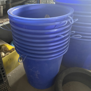 Vente chaude : Grands réservoirs à poissons cylindriques en plastique pour l'élevage de poissons, adaptés à l'eau de pluie et à l'eau de mer - Product Image 2