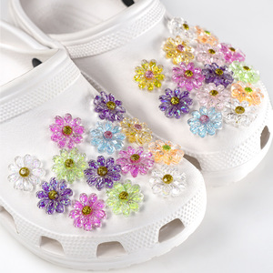 Breloques de chaussures en acrylique coloré en forme de fleur pour femmes, décorations de boucles de chaussures, accessoires DIY pour sabots, bracelet pour sac de plage - Product Image 3