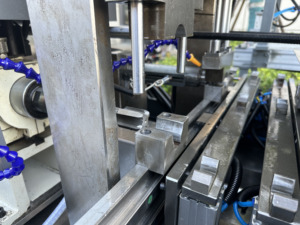 Nouvelle conception de machine à tarauder M32 personnalisée, machine à tarauder automatique pour tuyaux en aluminium - Product Image 1