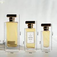 Flacon de parfum rectangulaire de luxe en verre transparent 50 ml avec bouchon doré/noir, flacon pulvérisateur de parfum vide, étiquette personnalisée pour l'emballage de parfums