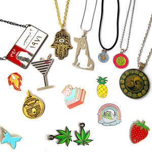 En Stock, colgantes de fresa para cóctel de San Valentín, collares de Metal 2D, elementos románticos divertidos, regalos para parejas, accesorios de moda personalizados - Product Image 1