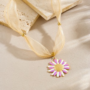 European American Style Ribbon Printed Stainless Steel Gold Plated Pendant Necklace Plant Pattern Sunflower Flower Design - Product Image 2