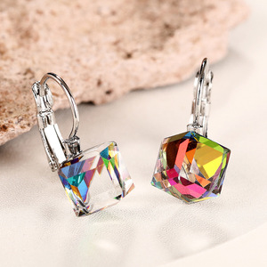 Boucles d'oreilles créatives en forme de cube de cristal coloré pour femmes, bijoux de mode - Product Image 3