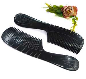 Peine de cuerno natural hecho a mano de primera calidad, ideal para reducir el encrespamiento estático y promover un cabello y cuero cabelludo saludables - Product Image 6