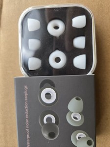 Bouchons d'oreilles réutilisables en silicone blanc de type flange à enfiler pour le sommeil, réduction du bruit, atténuation de la sensibilité, protection contre le ronflement et les voyages - Product Image 5